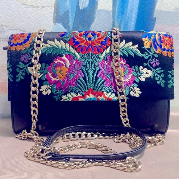 VINCE CAMUTO CROSSBODY BAG 💃🏻🔥 LIKE NEW 💃🏻🔥 - Picture 3 of 8